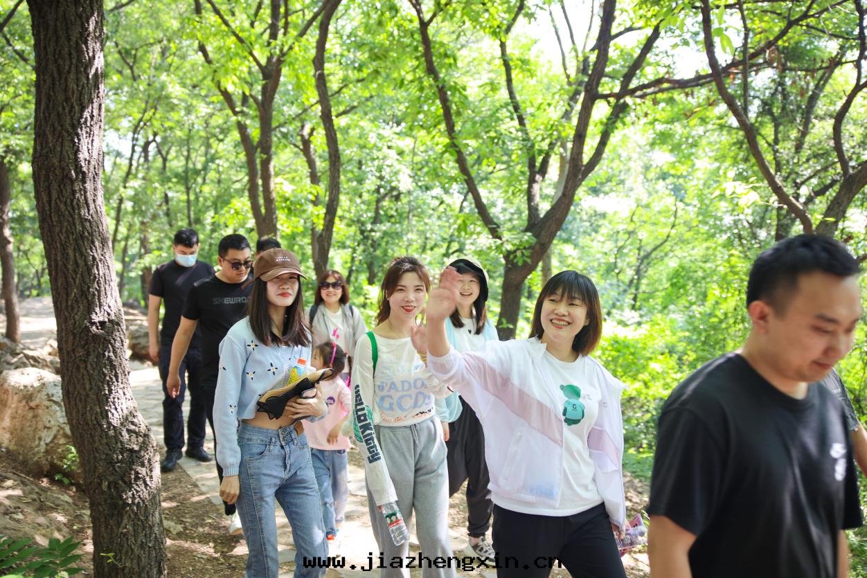 閃耀青(qīng)春光芒 凝聚奮進(jìn)力量(liàng)(图(tú)2)