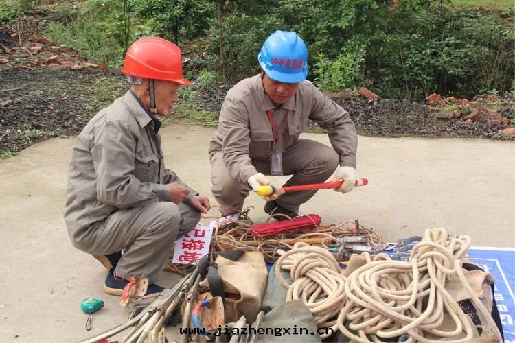 中(zhōng)電(diàn)凱源作(zuò)为(wèi)示範單位(wèi)参與(yǔ)國(guó)网(wǎng)赤壁(bì)供電(diàn)公(gōng)司安(ān)全(quán)作(zuò)業現(xiàn)场(chǎng)觀摩会(huì)(图(tú)1) 中(zhōng)電(diàn)凱源作(zuò)为(wèi)示範單位(wèi)参與(yǔ)國(guó)网(wǎng)赤壁(bì)供電(diàn)公(gōng)司安(ān)全(quán)作(zuò)業現(xiàn)场(chǎng)觀摩会(huì)(图(tú)1)