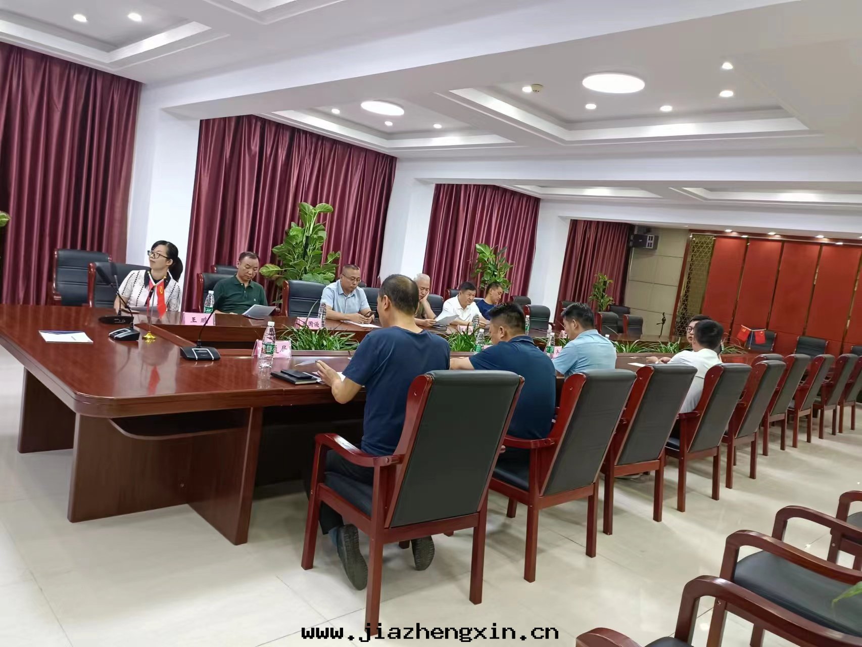 省(shěng)委、省(shěng)政(zhèng)府專項督查檢查組到(dào)中(zhōng)電(diàn)凱源指導工作(zuò)(图(tú)1) 省(shěng)委、省(shěng)政(zhèng)府專項督查檢查組到(dào)中(zhōng)電(diàn)凱源指導工作(zuò)(图(tú)1)