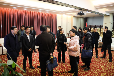 市(shì)統計(jì)局(jú)領導莅臨中(zhōng)電(diàn)凱源物(wù)流平台(tái)考察指導(图(tú)3)