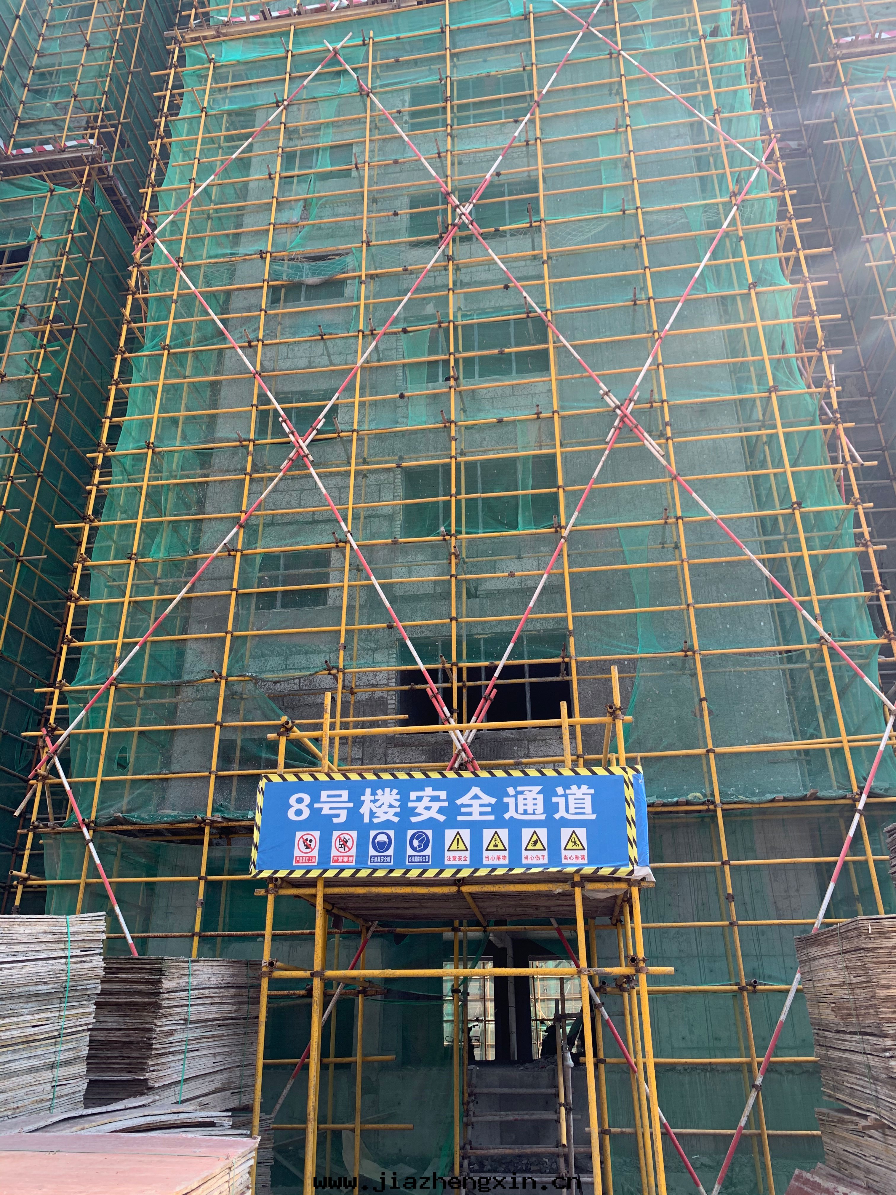 喜報——中(zhōng)電(diàn)凱源保信(xìn)首府項目榮獲襄陽市(shì)建設工程隆中(zhōng)杯(bēi)奖(图(tú)4)